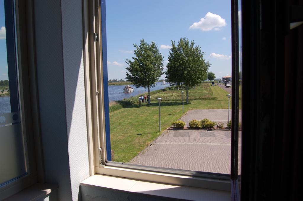 Buitenplaats T Ges Sneek Habitación foto