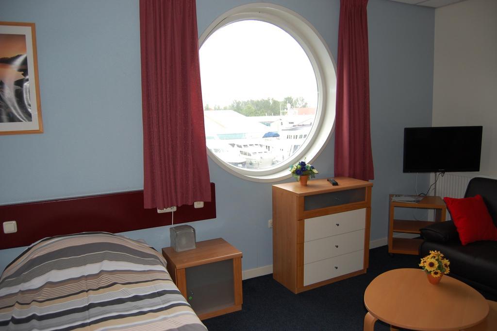 Buitenplaats T Ges Sneek Habitación foto