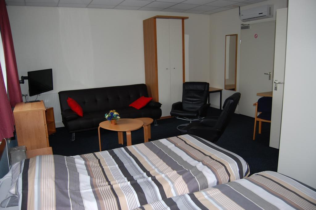 Buitenplaats T Ges Sneek Habitación foto