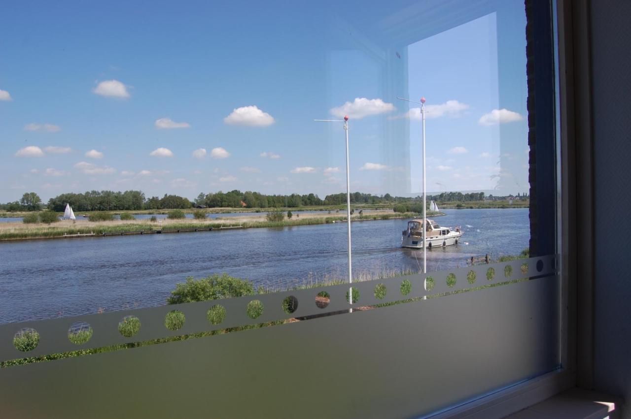 Buitenplaats T Ges Sneek Habitación foto
